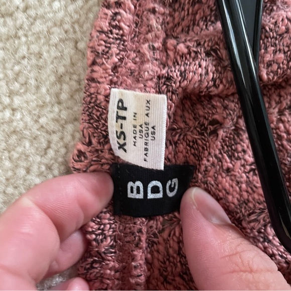 Urban Outfitters size XS women’s sweater - Picture 2 of 2